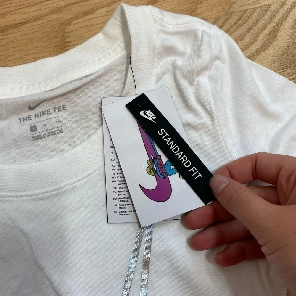 Nike White Swoosh T-shirt NWT Small Kids Girls Short Sleeve